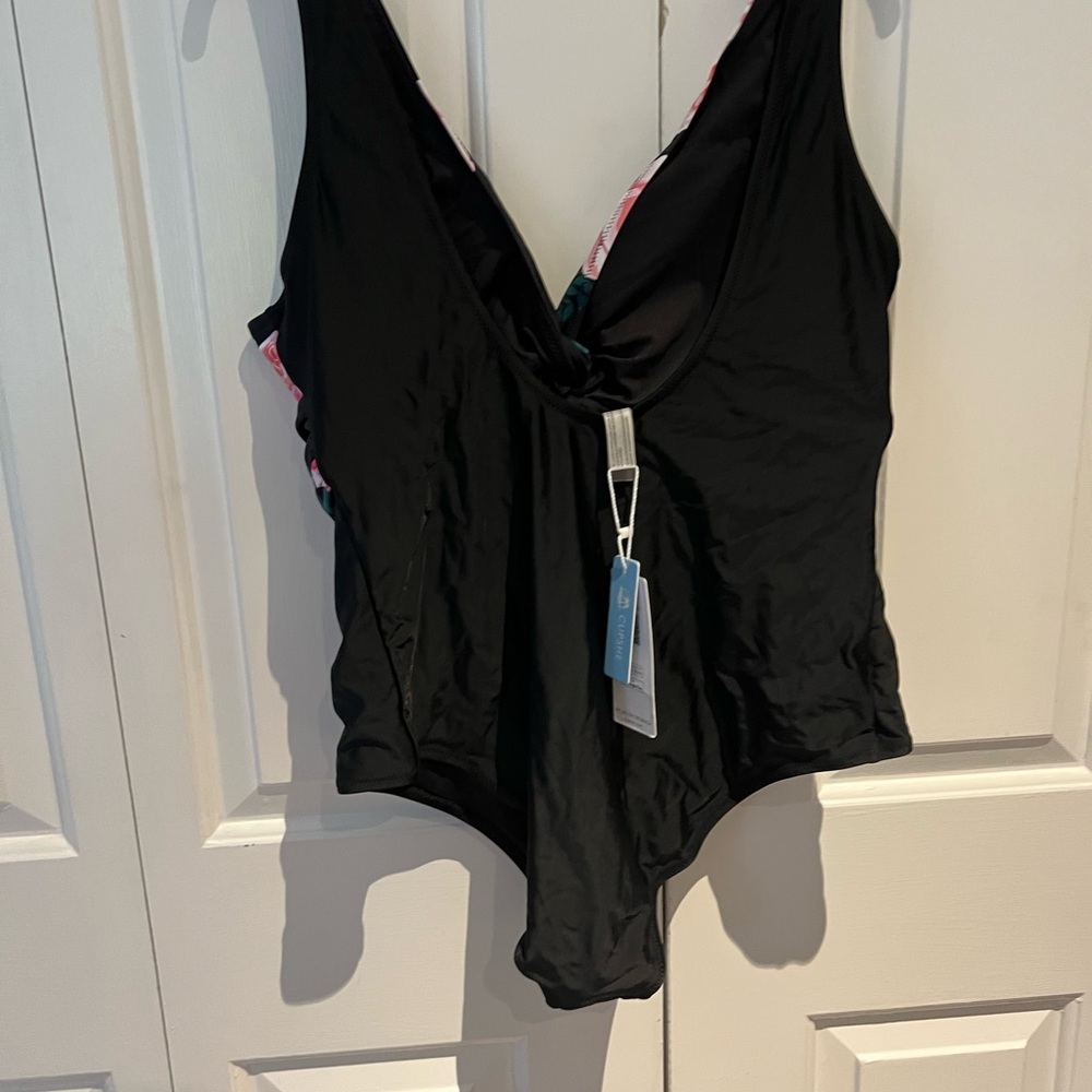 Nwt Floral Black one piece bathing suit 🩱 - Picture 3 of 3
